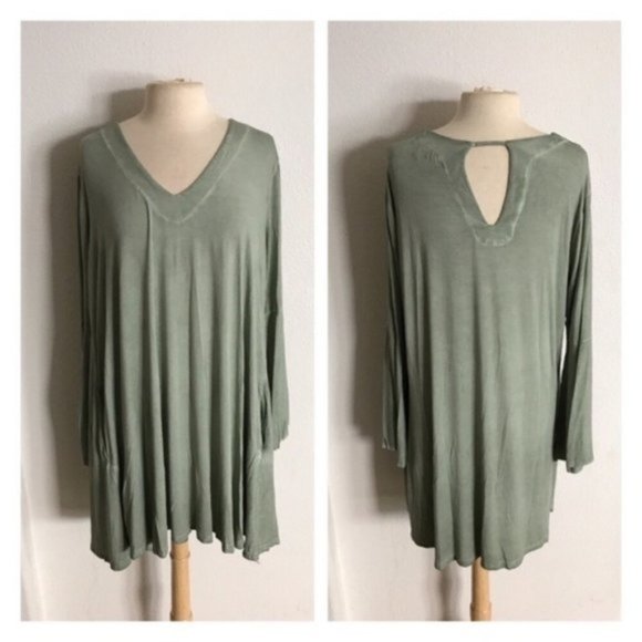 Dresses & Skirts - CLOSET CLOSING Bell sleeve dress + pockets
